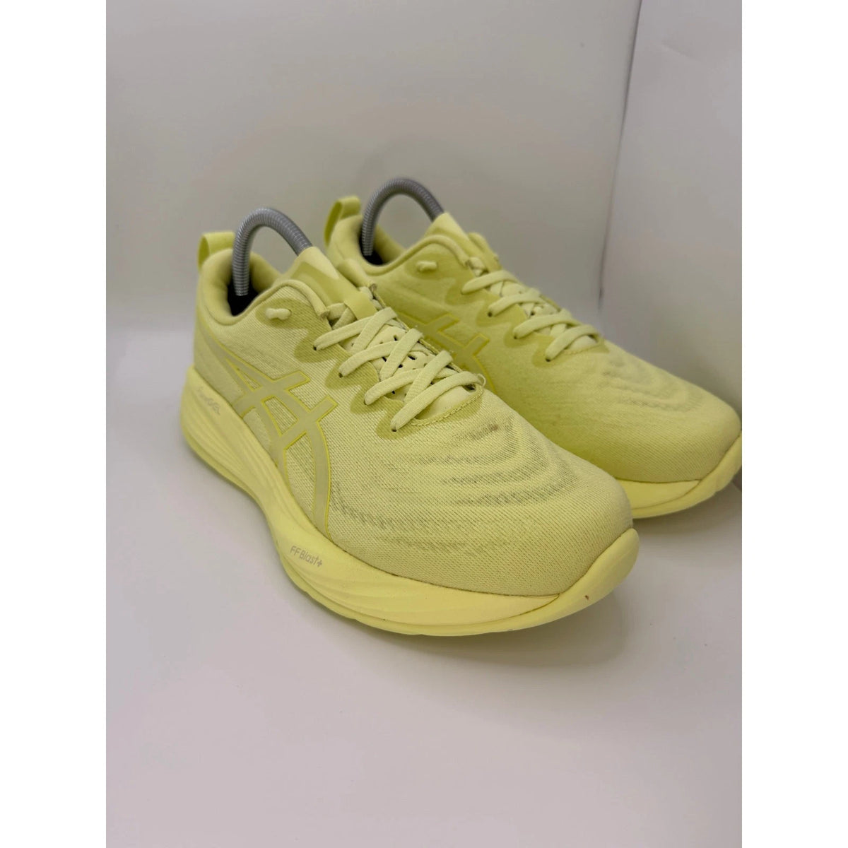 Asics Gel Cumulus 27 Womens UK 7.5 Yellow Cushioned Running Shoes — photo 4