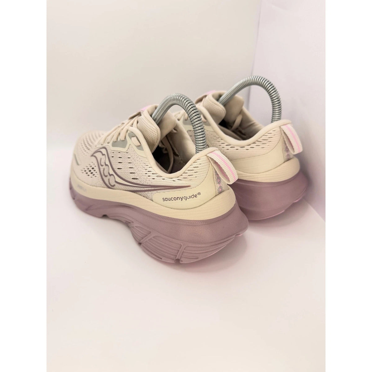 Saucony Guide 18 Womens Stability Running Shoes Size Gym Trainers — photo 8