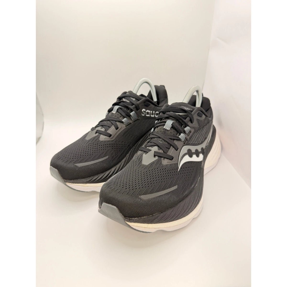 Saucony Hurricane 24 Mens 8UK Stability Running Shoes Black & White Gym Trainers — photo 1