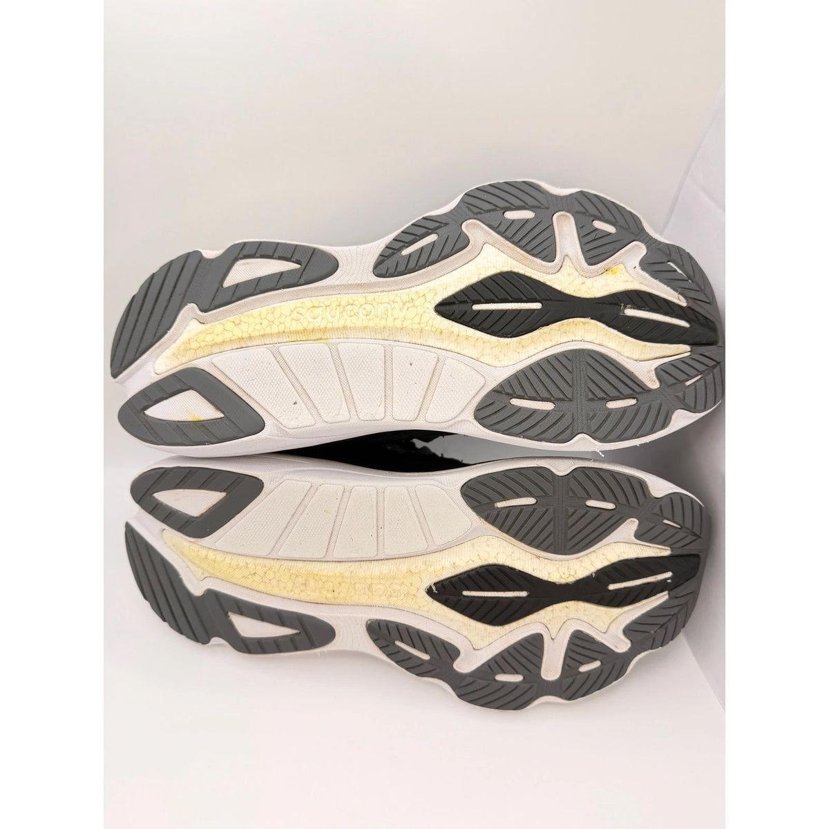 Saucony Hurricane 24 Mens 8UK Stability Running Shoes Black & White Gym Trainers — photo 18