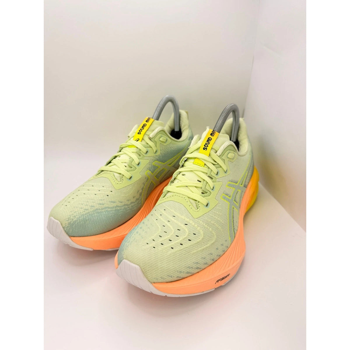 ASICS Novablast 4 Paris Women’s UK 6 Running Shoes Limited Edition Cushioned — photo 1
