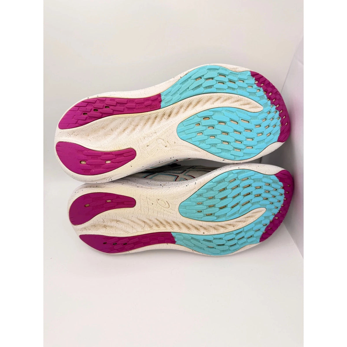 ASICS Gel Nimbus 26 Womens UK 7 Running Shoes White & Black Gym Trainers — photo 15