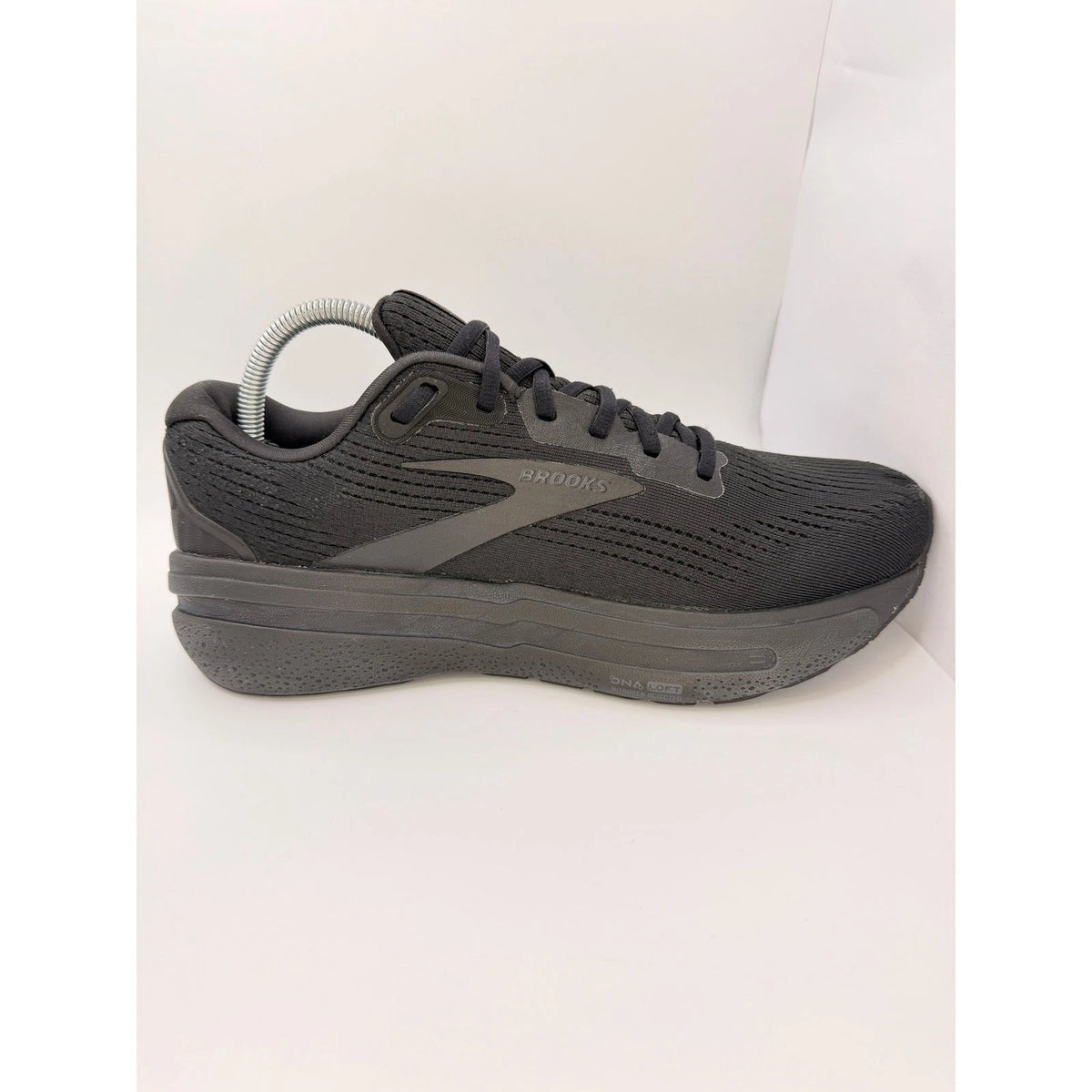 Brooks Ghost Max 2 Running Shoes Mens size 8 Wide Fit Triple Black Gym Shoes — photo 13