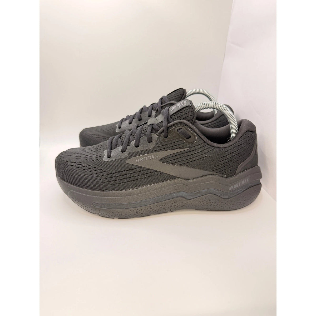 Brooks Ghost Max 2 Running Shoes Mens size 8 Wide Fit Triple Black Gym Shoes — photo 11